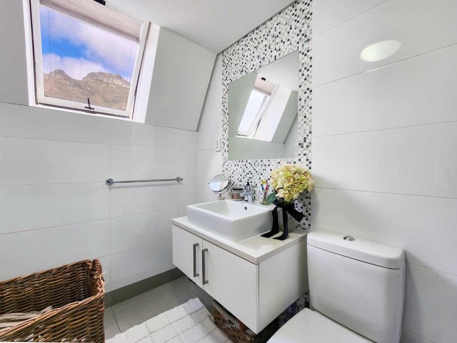 1 Bedroom Property for Sale in Vredehoek Western Cape